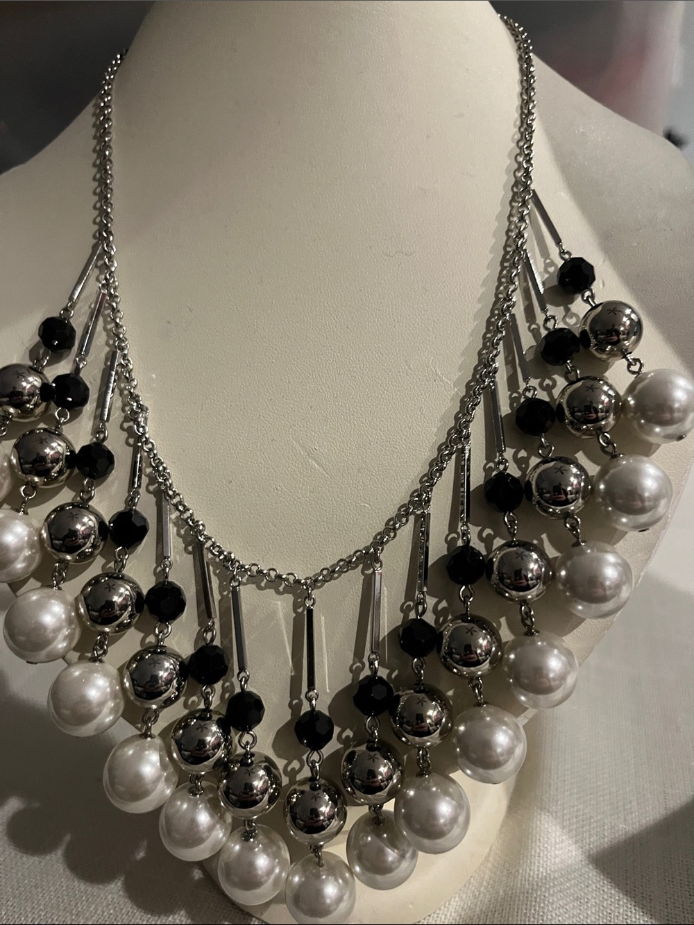 gorgeous necklace with pearls and silver neck with me by cosmopolitan